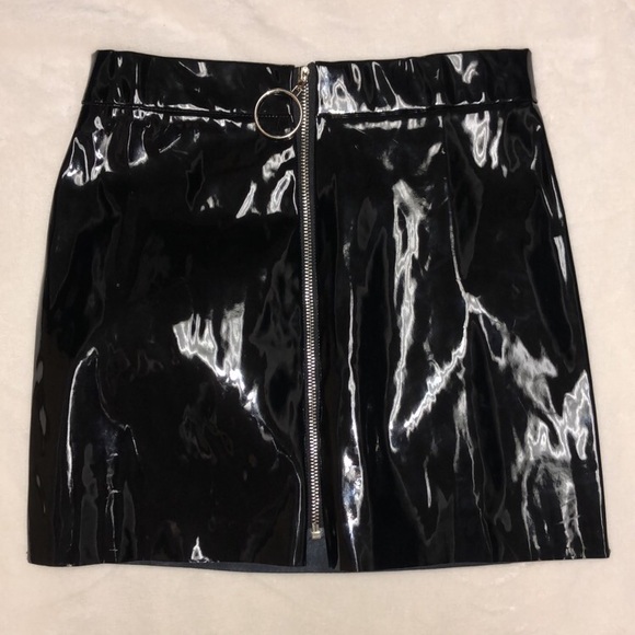 Black shiny skirt - Picture 1 of 1